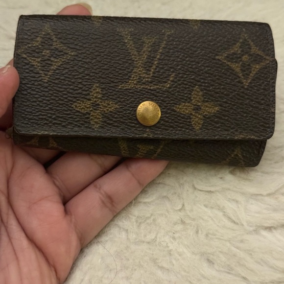 Louis Vuitton Other - Authentic Louis Vuitton Tan Key Holder